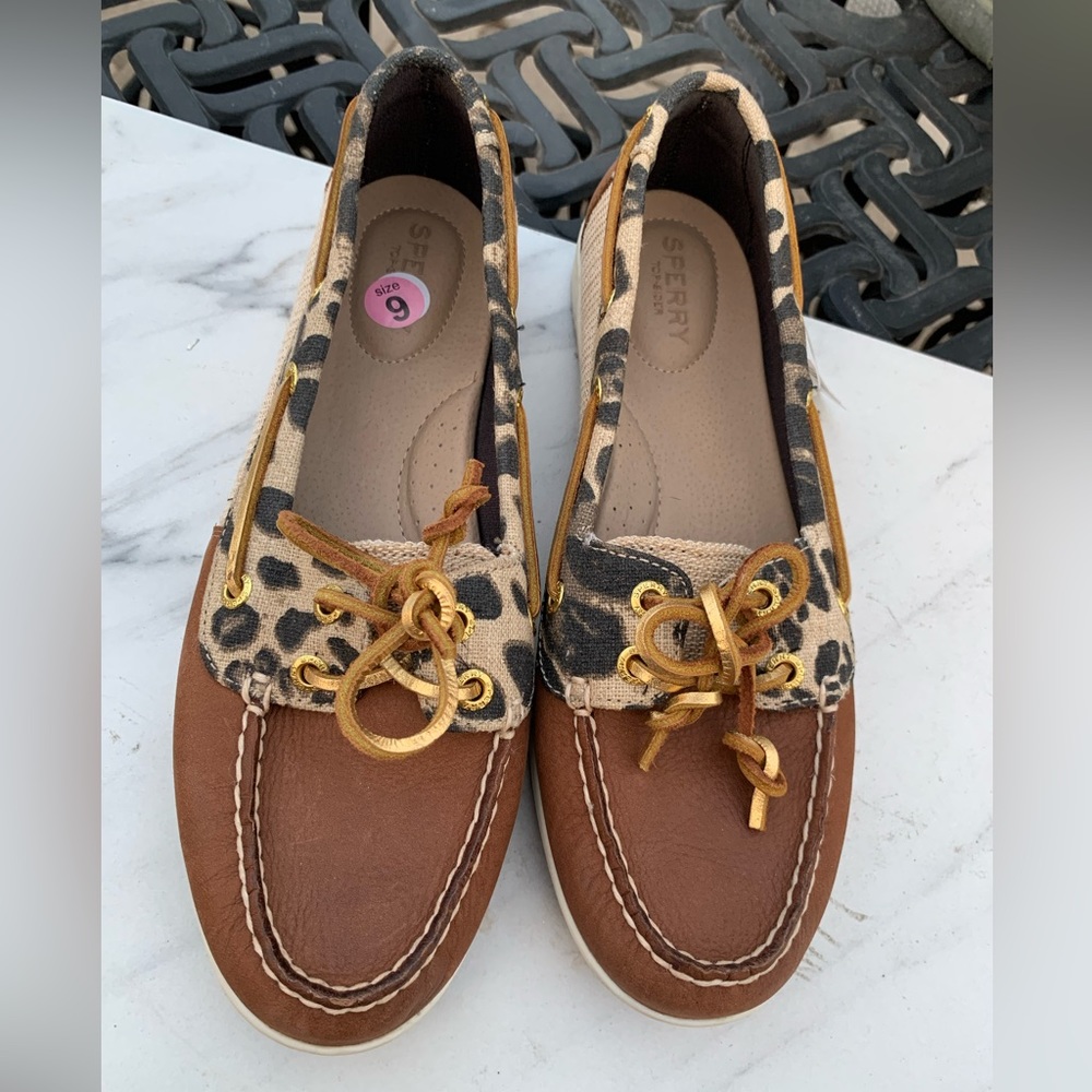 Sperry Top-Sider Firefish boat shoes,tan leopard print leather size 9